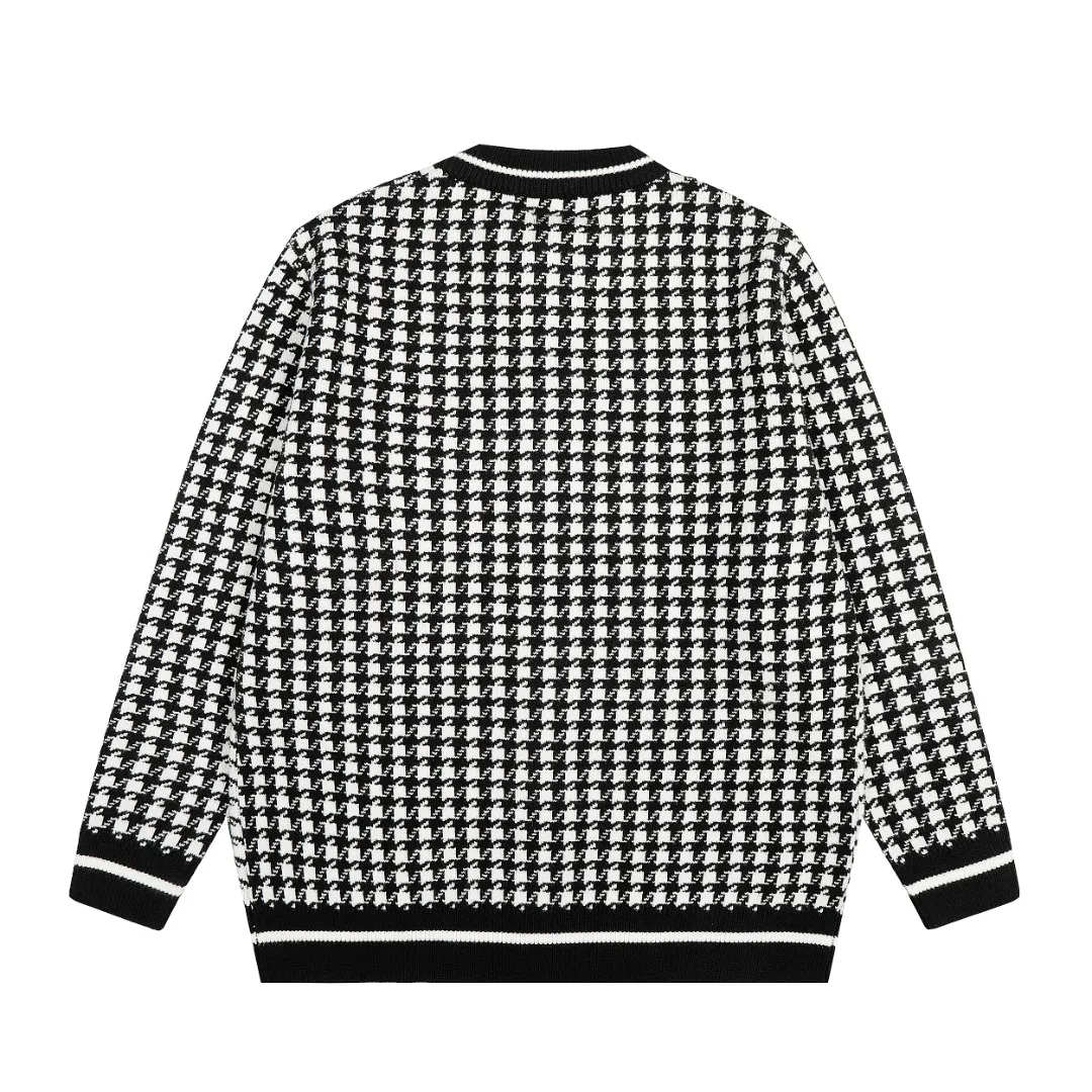 P250 Top quality" Style number: DS807# (not off the shelves all year round) [Ralph Lauren houndstooth pony embroidery logo men's style round neck knitted cardigan] ✅Ralph Lauren Ralph Lauren classic basic versatile men's style houndstooth plaid knitted cardigan jacket ✅Main supplier platform live broadcast Wholesale entities Out of stock will be replenished Not off the shelf ✅ZP quality 1:1 pattern making Scan the code to enter the GF website Counter quality ✅Details and quality are the only one in Guangzhou. Imported quality. Focus on high-end. Cost-effective. Needless to say good quality. ✅Restore the original version. The maximum size can be worn up to 200 pounds. Loose, comfortable and stress-free. ✅The upper body is simple and easy to put on. A must-have for male idols. Good-looking clothes are never picky. A must-have for male idols. Size: S-XL Color: Black White
